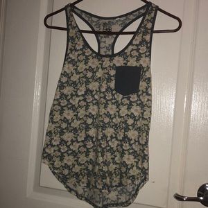 💙3 for $13 Floral tank